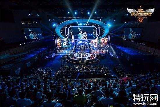 服务于同一 服务于同一